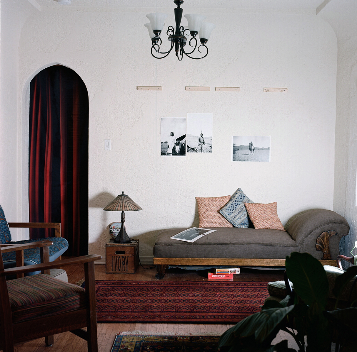 Basma-Alsharif,-Trompe-l_Oeil,-2016,-Photography.-Coutesy-the-Artist-and-Galerie-Imane-Fare¦Çs_1